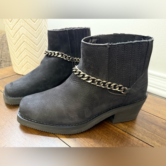 NEW HARLEY DAVISON WOMEN'S KORSEN CHAIN ANKLE
BOOT size 7.5 - Picture 14 of 14